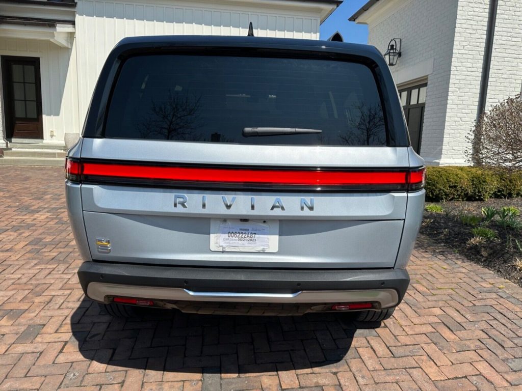 2023 Rivian R1S SUV – LA Silver with Ocean Coast, Just Delivered Never Driven!